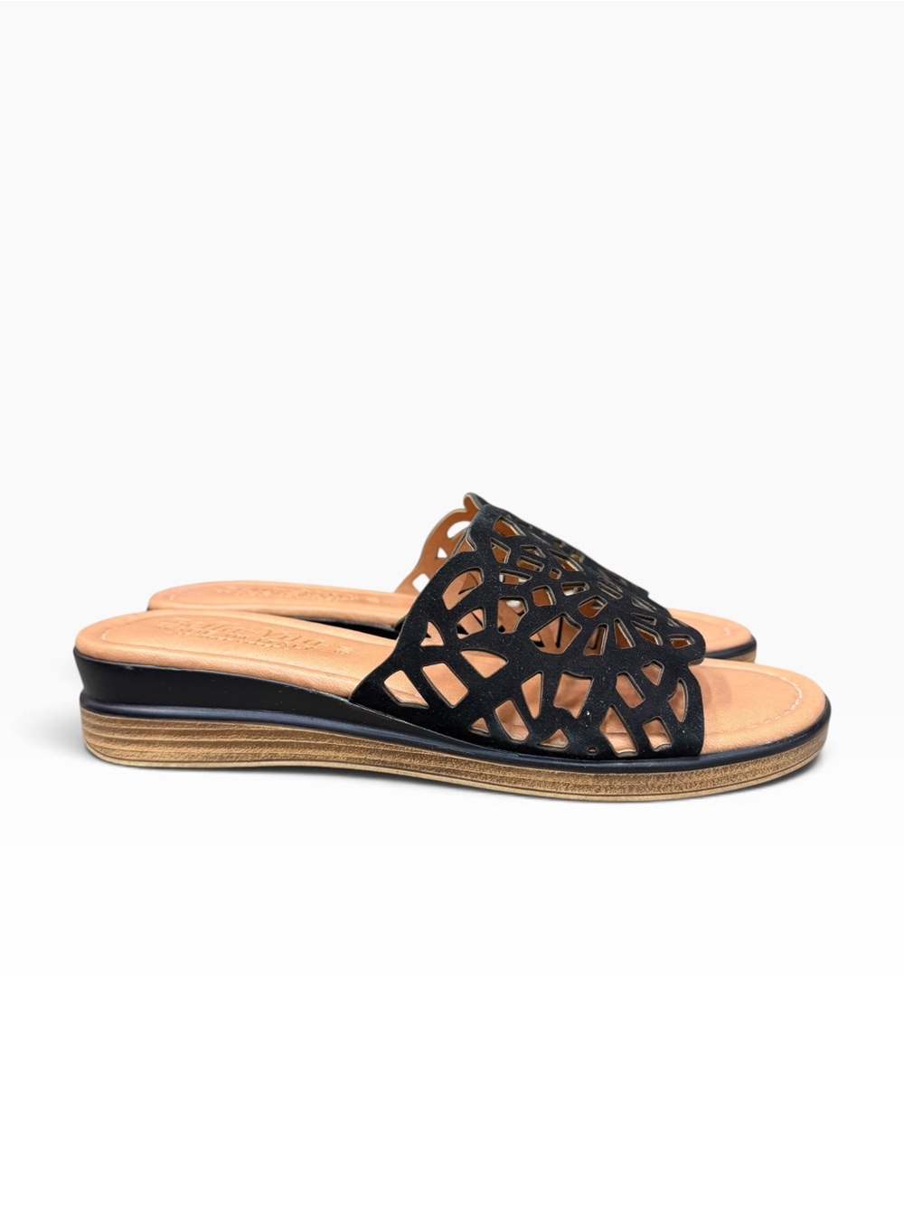 Brand new in box Bella Vita Cas-Italy Wedge Slide Sandals in Black Suede, 6M
